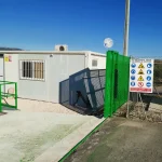 Entrada en Escombrera de Murcia y cartel con las normas de seguridad