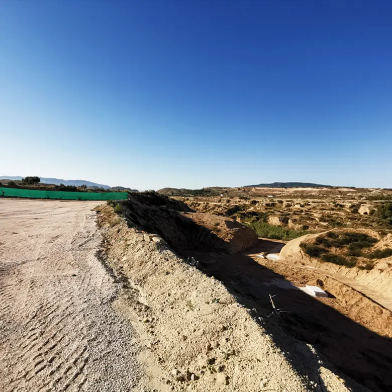 Explanada y vaso de vertido de residuos en Escombrera CH